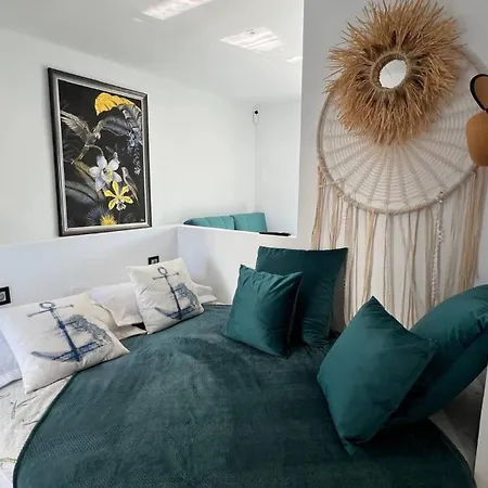 Precioso Estudio Al Lado Playa Av-63 Апартаменты *