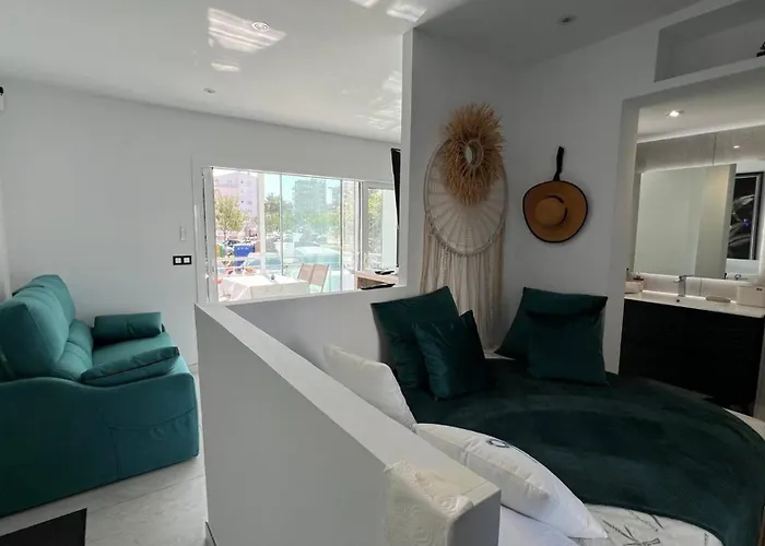 Precioso Estudio Al Lado Playa Av-63 Апартаменты *